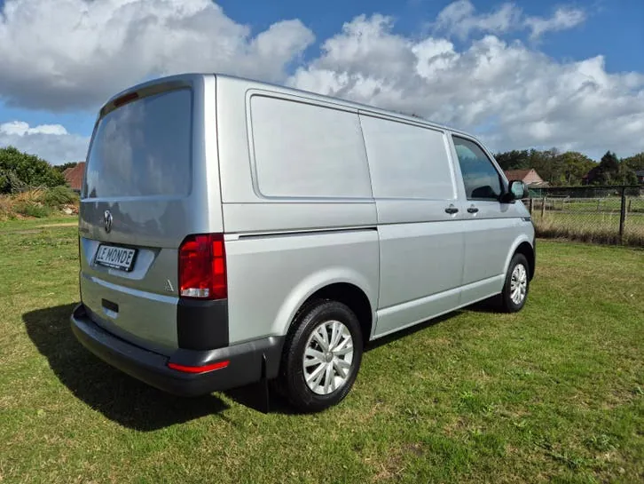 Volkswagen Transporter 2021 photo 2