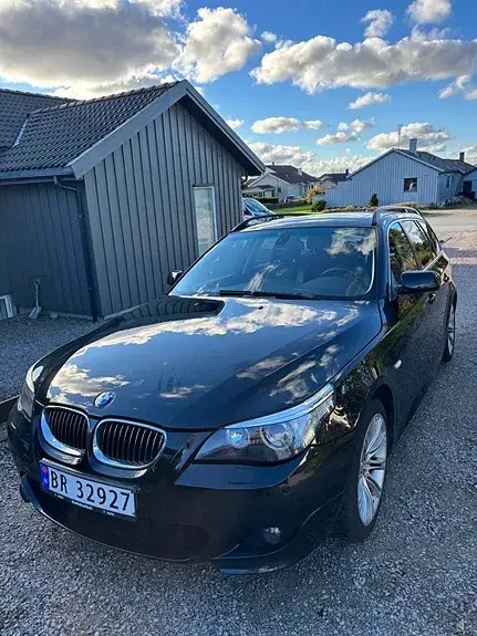 BMW 523I
