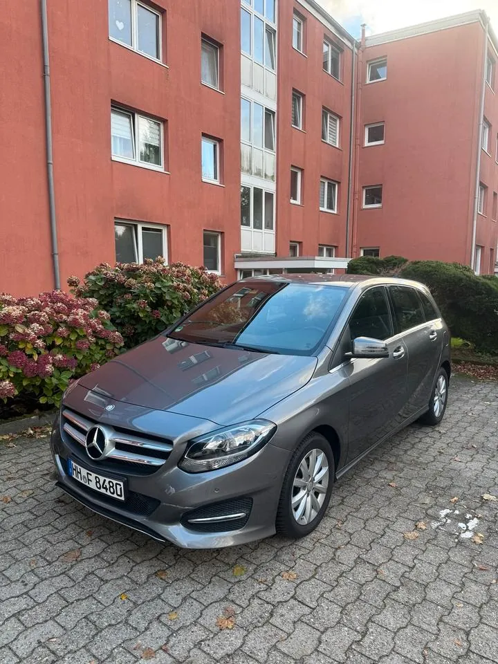Mercedes-Benz B180