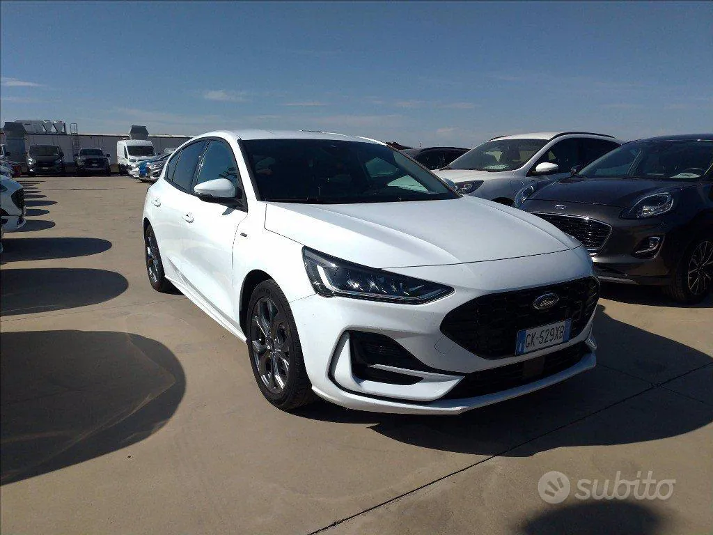 Ford Focus 2023 photo 2