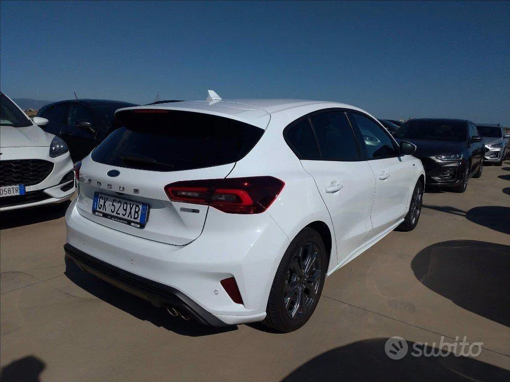 Ford Focus 2023 photo 3