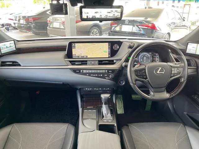 Lexus Es300H 2020 photo 2