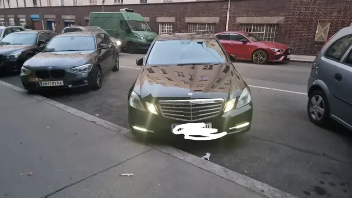 Mercedes-Benz E-Class 2011 photo 3