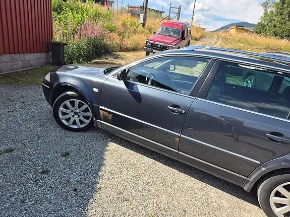 Volkswagen Passat 2004 photo 2