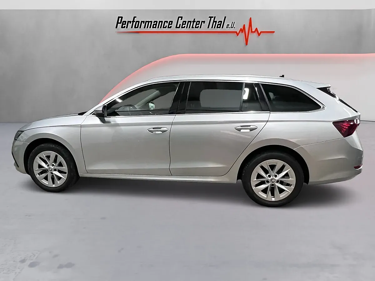 Skoda Octavia 2022 photo 2