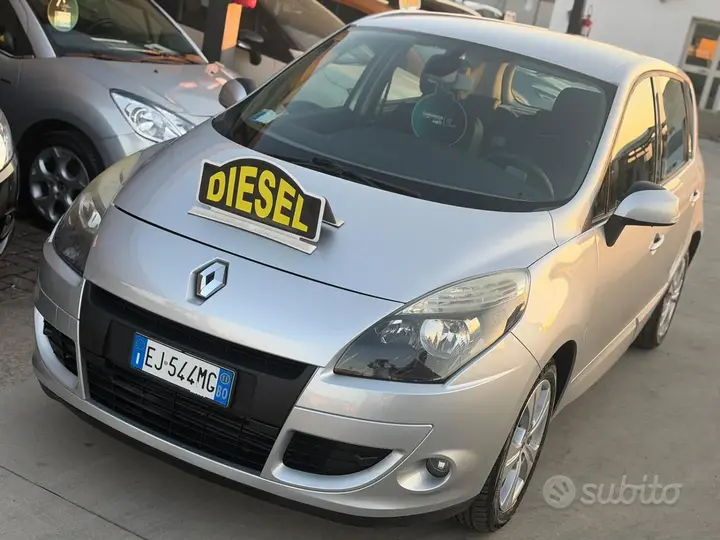 Renault Scenic 2011 photo 4