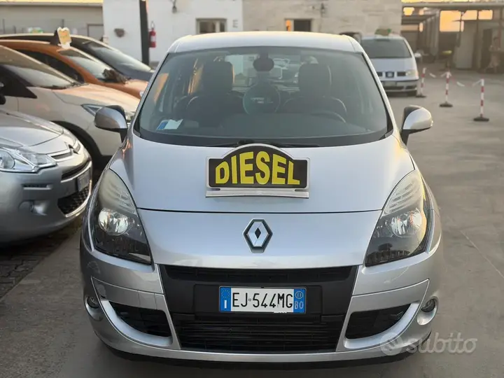 Renault Scenic 2011 photo 3