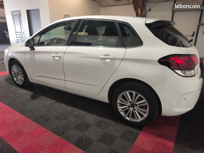 Citroen C4 2016 photo 2