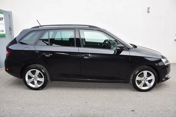 Skoda Fabia 2022 photo 3