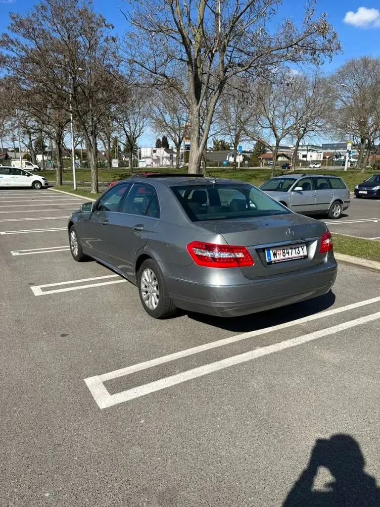 Mercedes-Benz E-Class 2010 photo 2