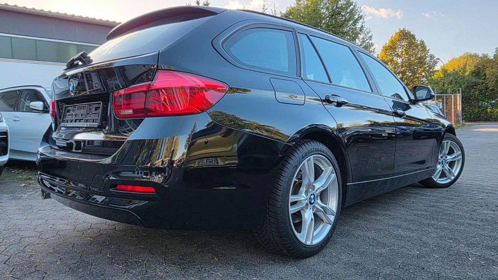 BMW 318I Advantage Touring 2018 photo 3