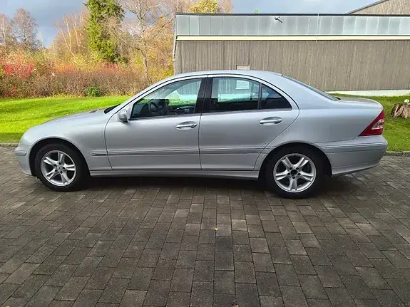 Mercedes-Benz C 220 2006 photo 3