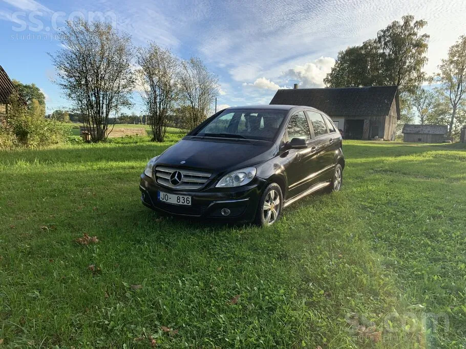Mercedes-Benz B180