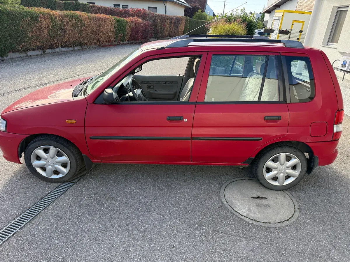 Mazda Demio 2000 photo 2