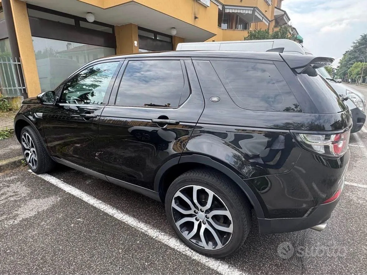 Land Rover Discovery Sport 2017 photo 3