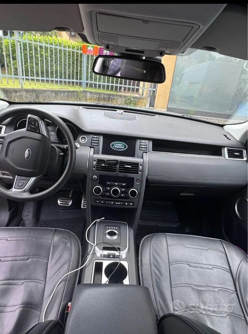 Land Rover Discovery Sport 2017 photo 4