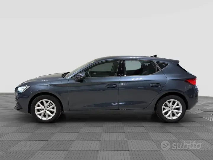Seat Leon 2023 photo 2