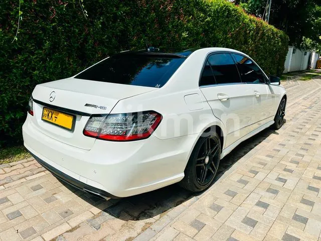 Mercedes-Benz E200 2011 photo 2
