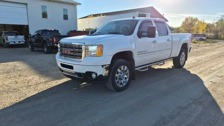 GMC Sierra 2500Hd 2011 photo 3