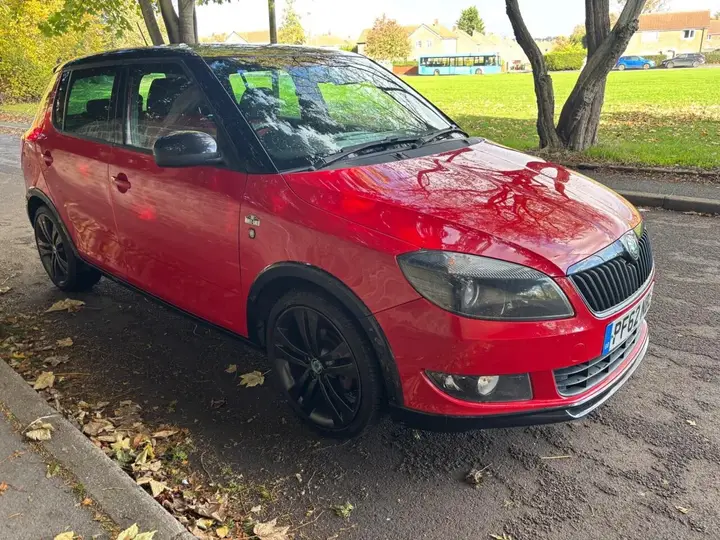 Skoda Fabia 2012 photo 2