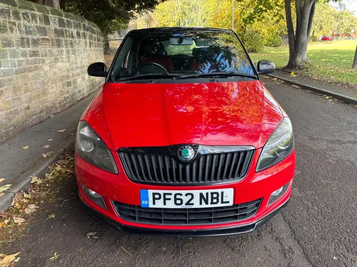 Skoda Fabia 2012 photo 3