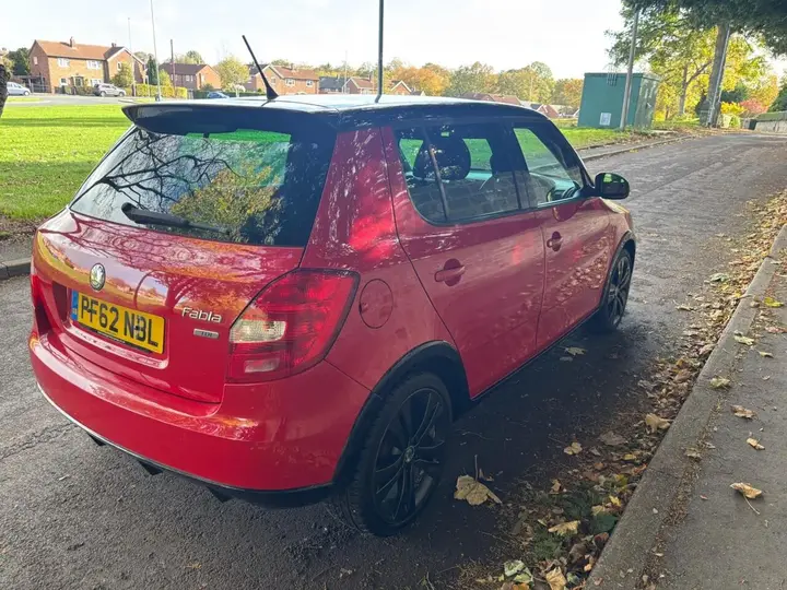 Skoda Fabia 2012 photo 4