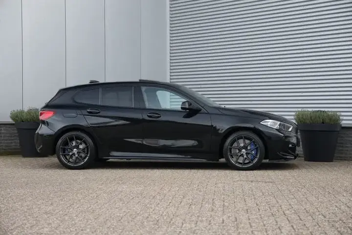 BMW 1 Series 2023 photo 2
