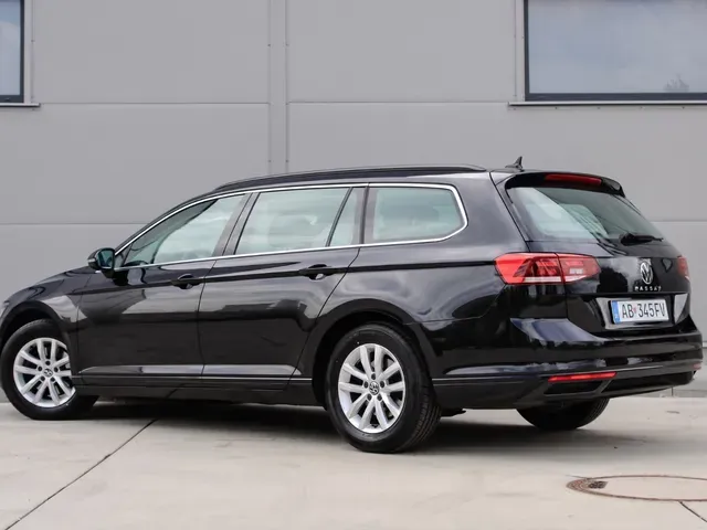 Volkswagen Passat Variant 2023 photo 4
