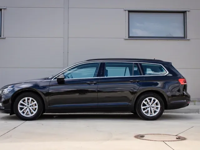 Volkswagen Passat Variant 2023 photo 3