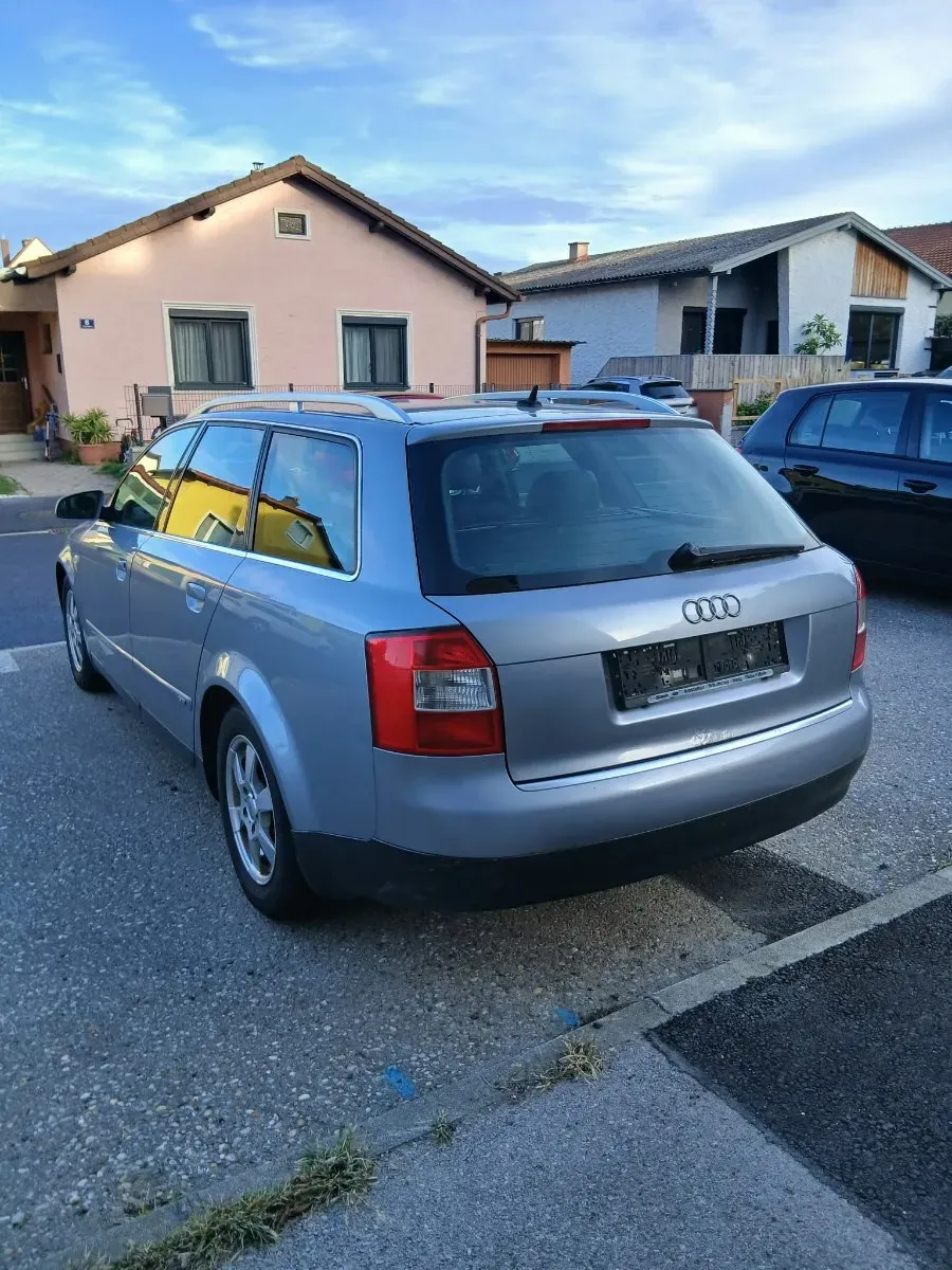 Audi A4 2002 photo 2