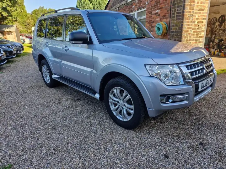 Mitsubishi Shogun 2016 photo 2