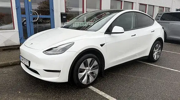 Tesla Model Y 2023 photo 3