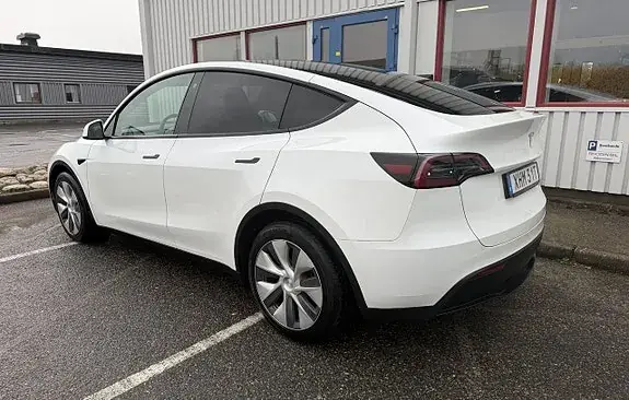 Tesla Model Y 2023 photo 4