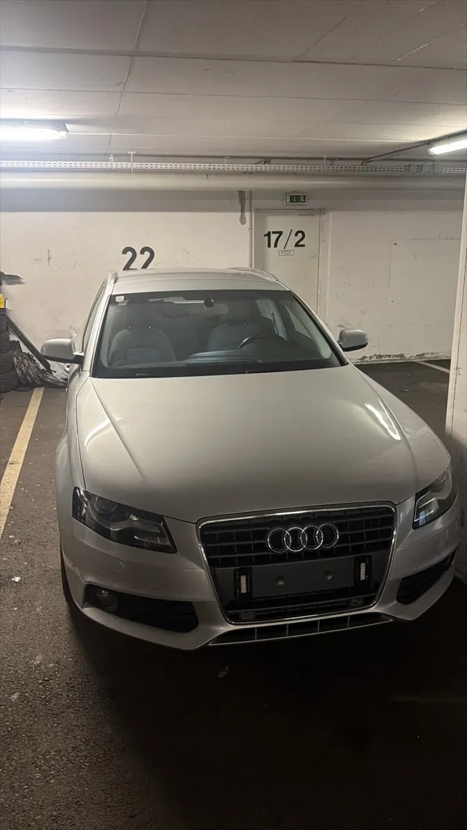 Audi A4 2010 photo 2
