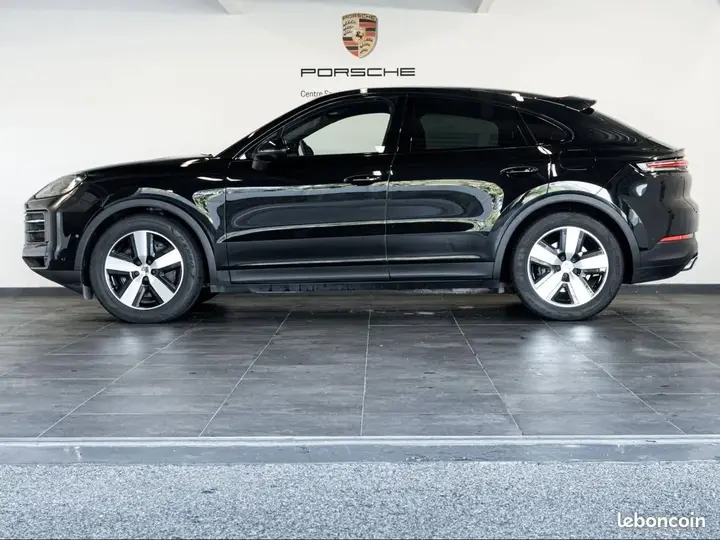 Porsche Cayenne 2023 photo 2