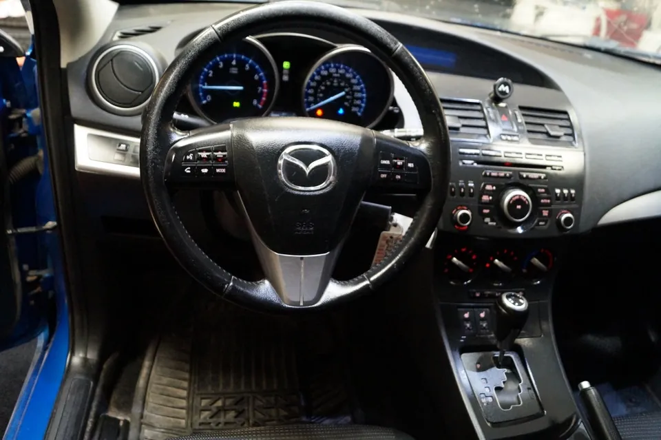 Mazda Mazda3 2012 photo 4