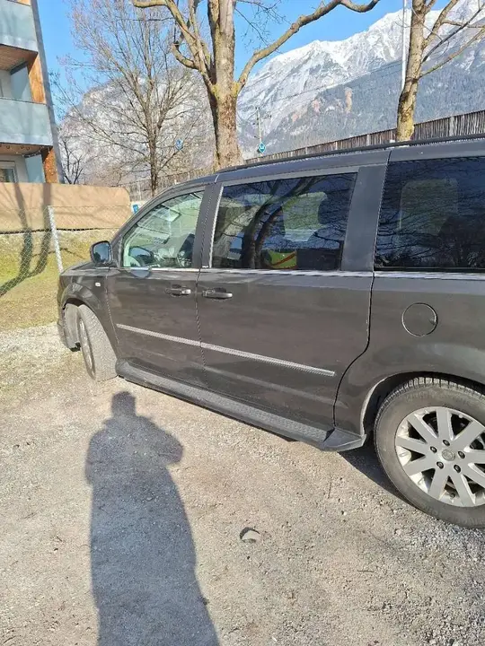 Chrysler Voyager 2010 photo 3