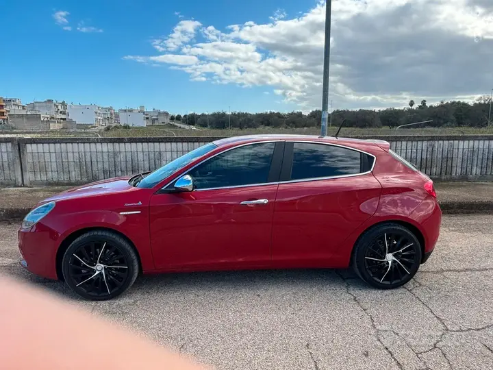 Alfa Romeo Giulietta 2013 photo 2