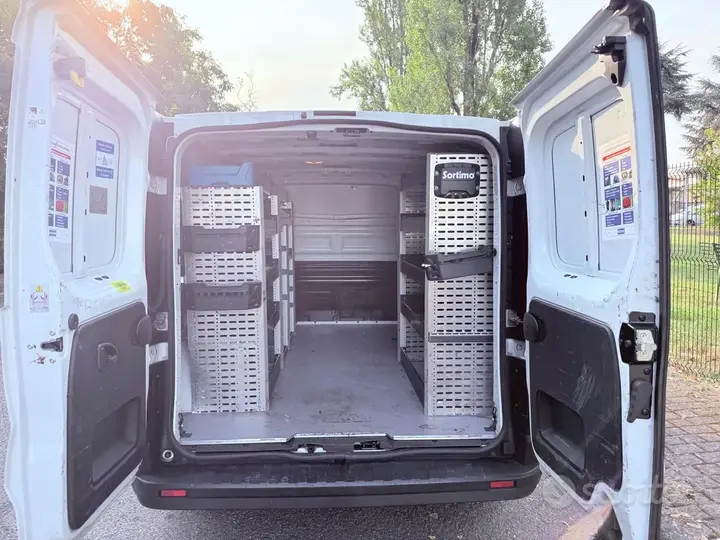 Renault Trafic 2021 photo 4