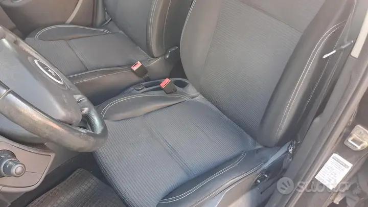 Renault Clio 2012 photo 5