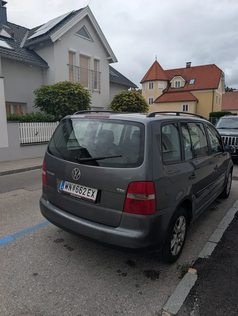 Volkswagen Touran 2005 photo 2
