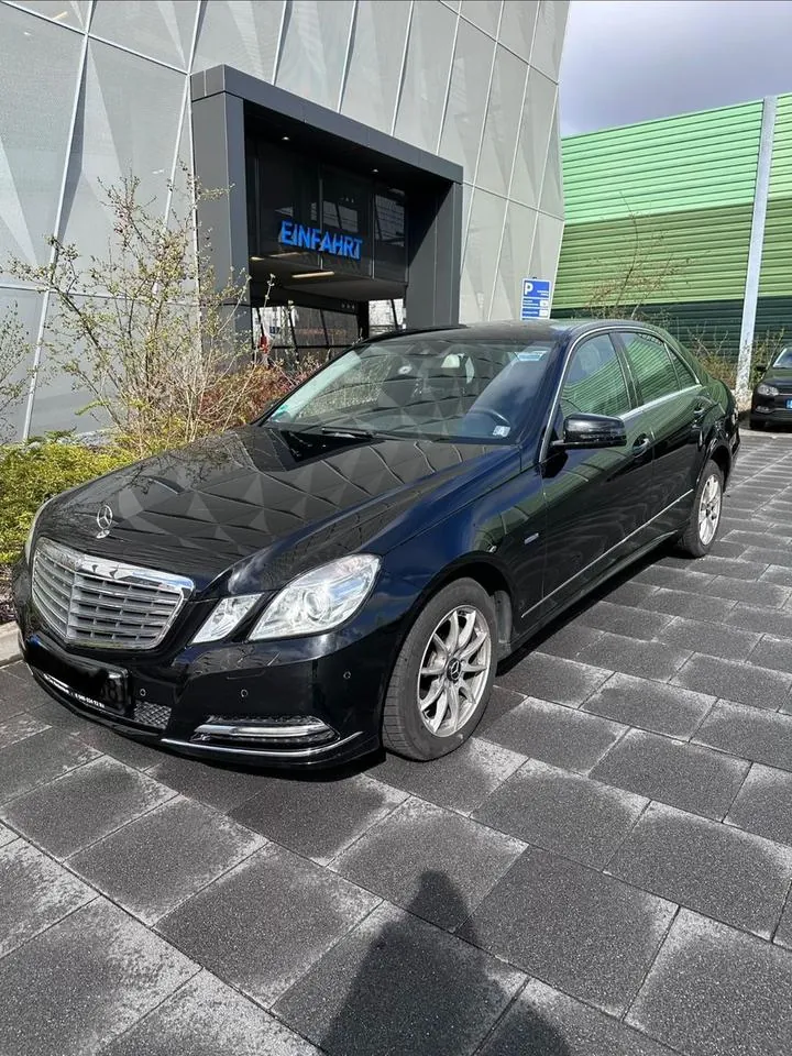 Mercedes-Benz 220