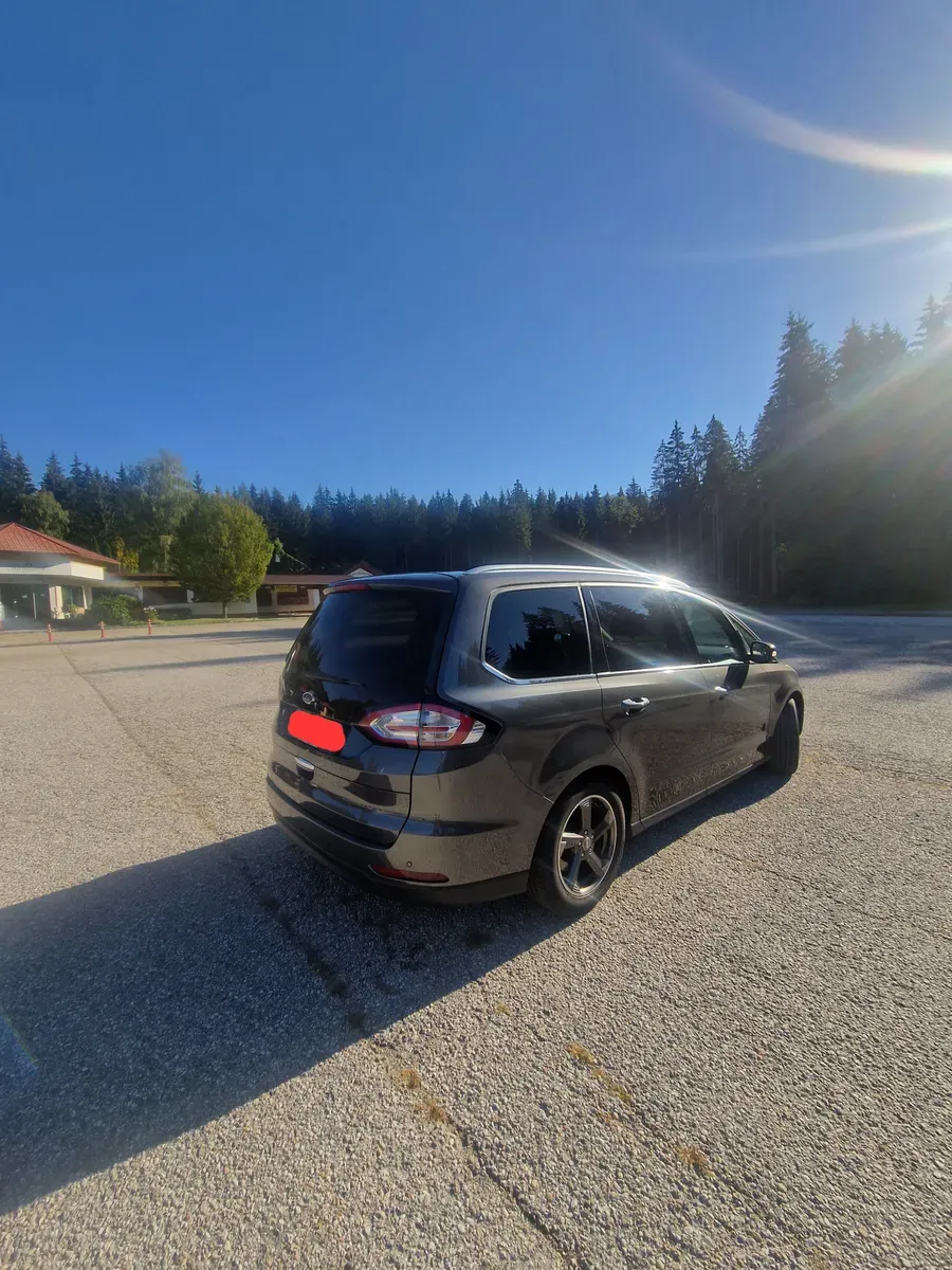 Ford Galaxy 2016 photo 2