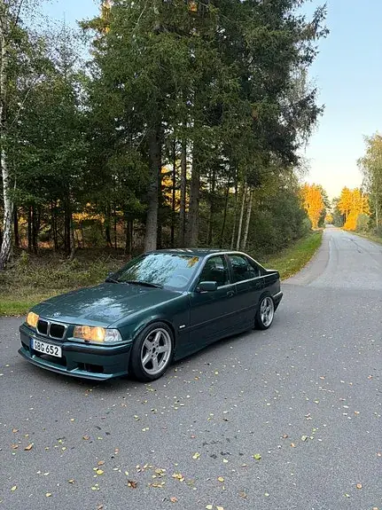 BMW 320I