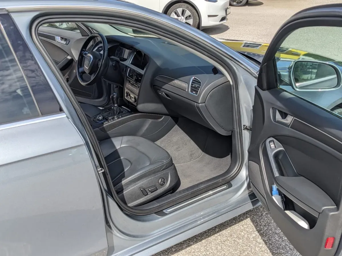Audi A4 2010 photo 3