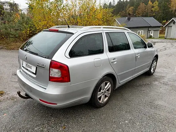 Skoda Octavia 2011 photo 3