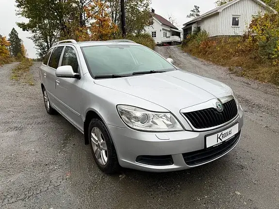 Skoda Octavia 2011 photo 2