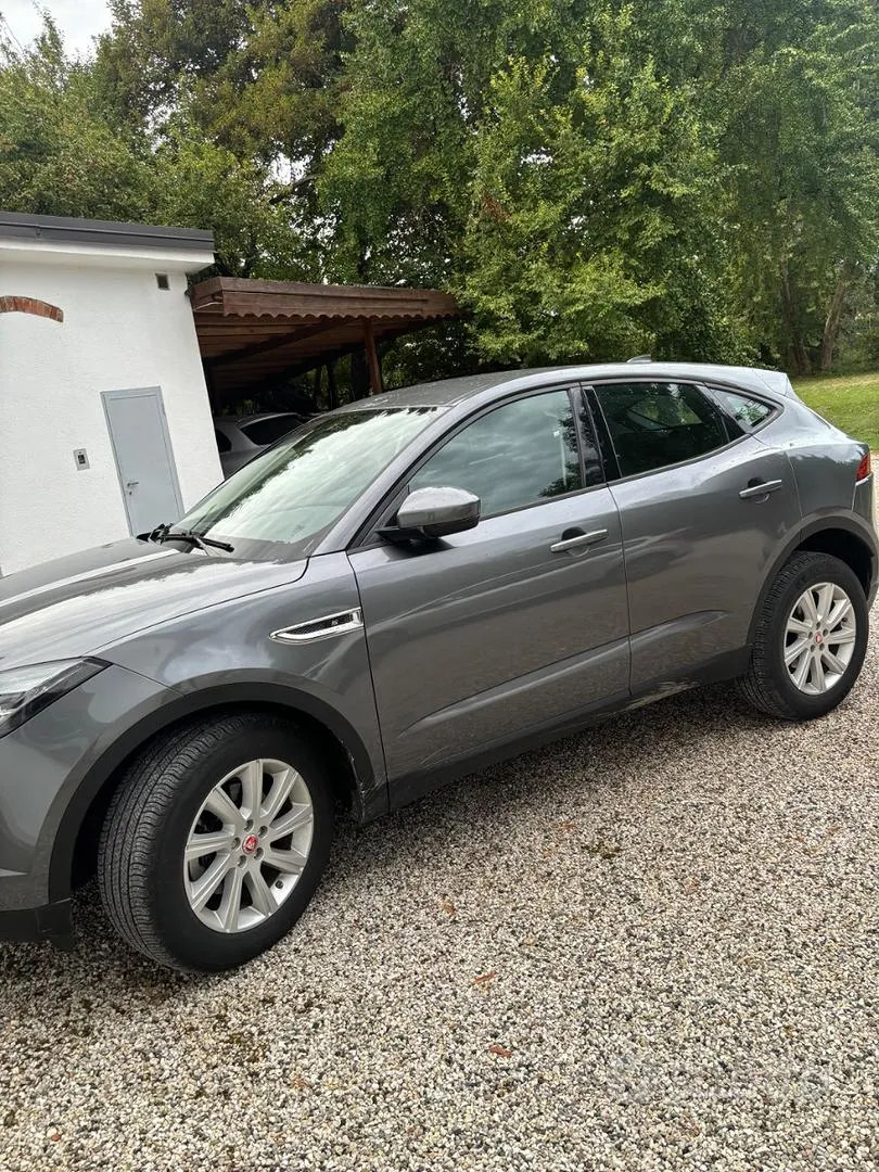 Jaguar E-Pace 2018 photo 3