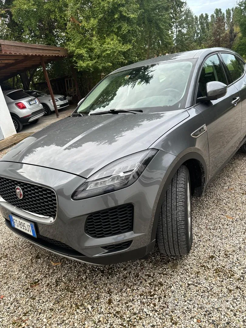 Jaguar E-Pace 2018 photo 2