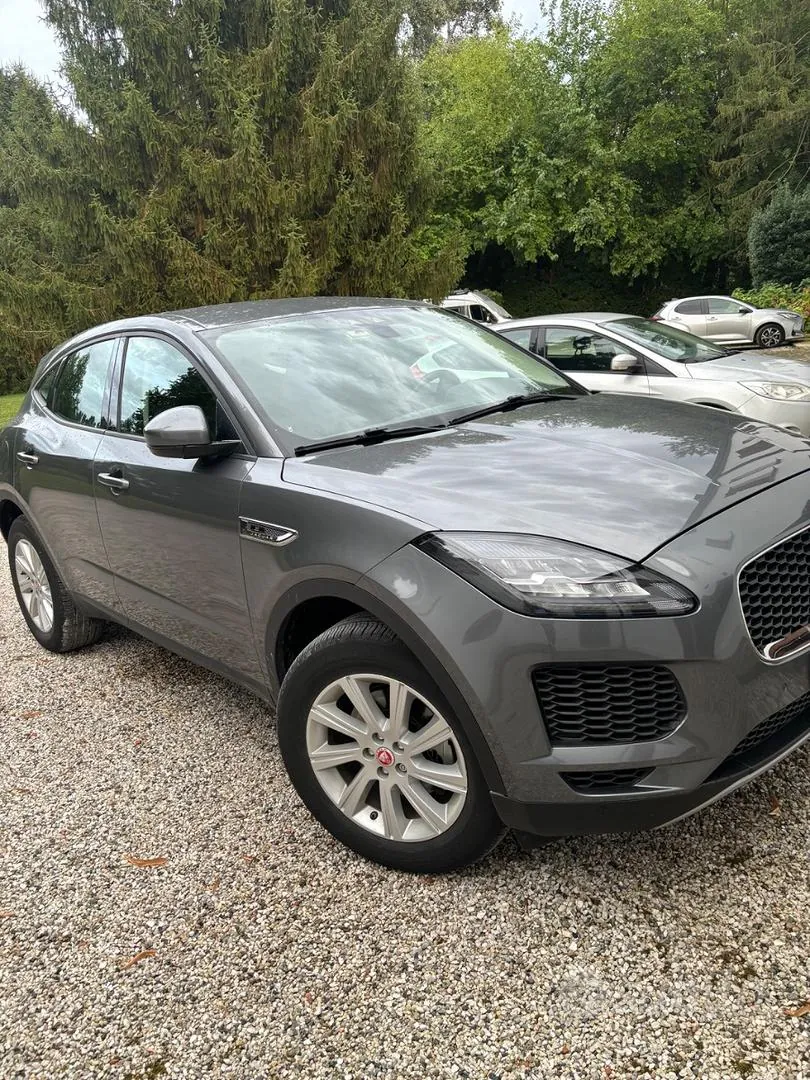 Jaguar E-Pace 2018 photo 4